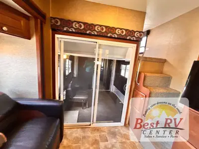2013 Thor Motor Coach Outlaw photo 35