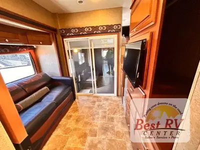 2013 Thor Motor Coach Outlaw photo 29