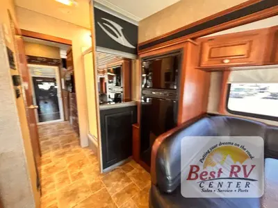 2013 Thor Motor Coach Outlaw photo 21