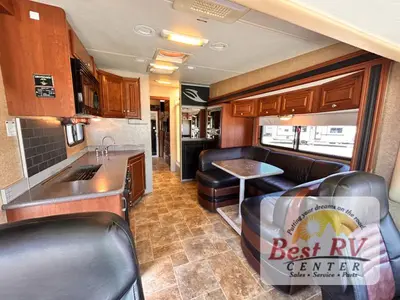 2013 Thor Motor Coach Outlaw photo 10