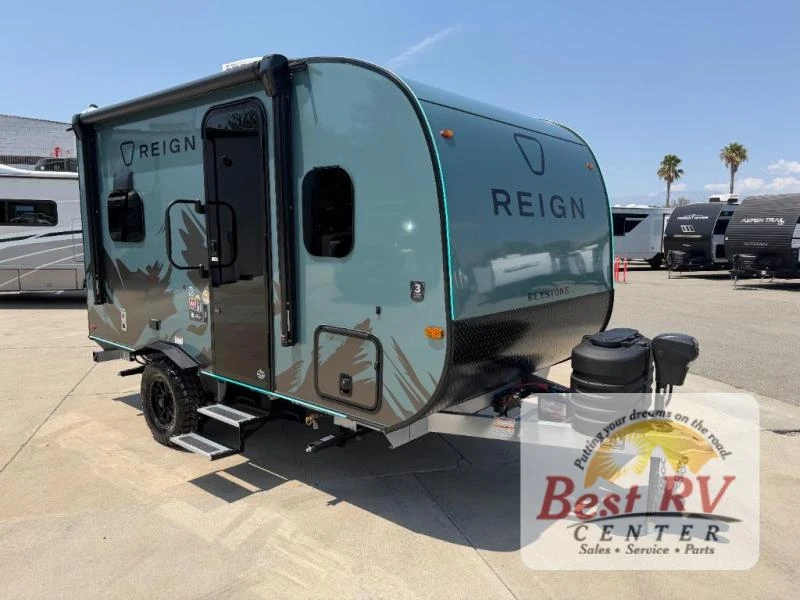 2027 Keystone Reign exterior
