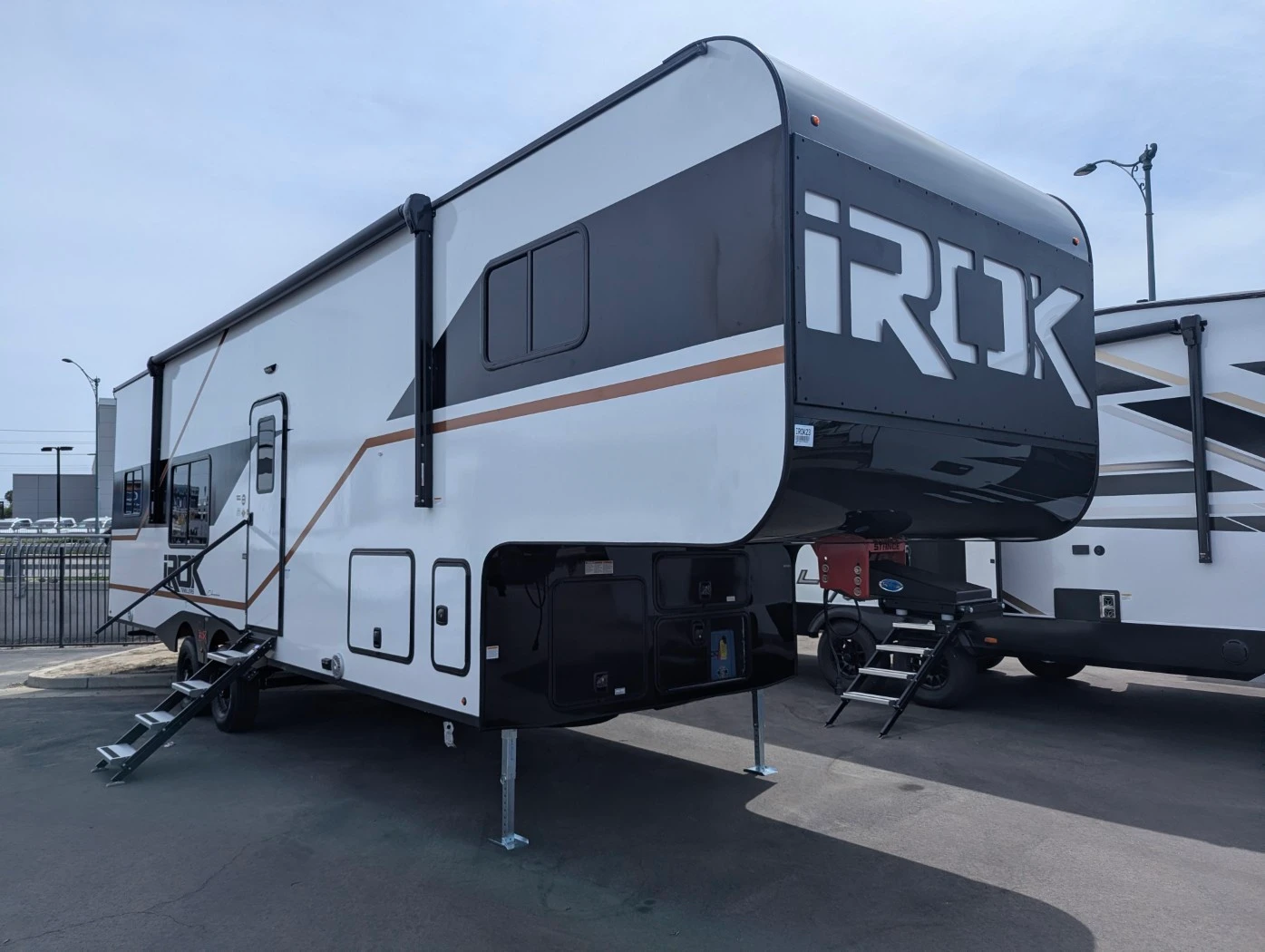 2027 Irok Trailers FW C-CR Line Irok FW C-CR 3220 exterior