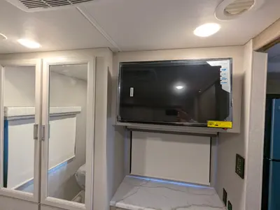 2027 Thor Motor Coach Omni photo 25