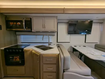 2027 Thor Motor Coach Omni photo 41