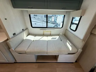 2027 Winnebago Suncruiser photo 47