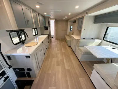 2027 Winnebago Suncruiser photo 48