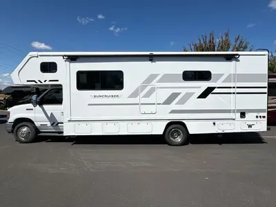 2027 Winnebago Suncruiser photo 6