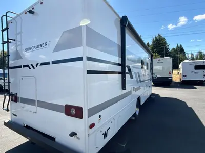 2027 Winnebago Suncruiser photo 9