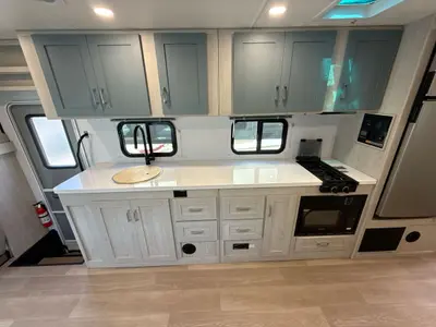 2027 Winnebago Suncruiser photo 13