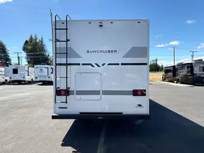 2027 Winnebago Suncruiser photo 8