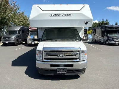 2027 Winnebago Suncruiser photo 4