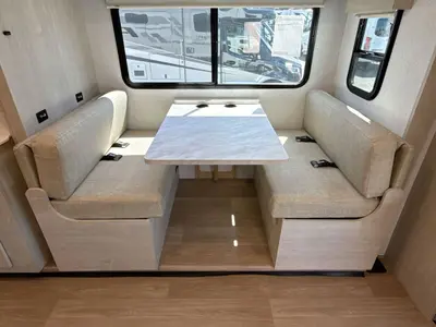 2027 Winnebago Suncruiser photo 44