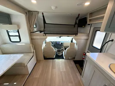 2027 Winnebago Suncruiser photo 11