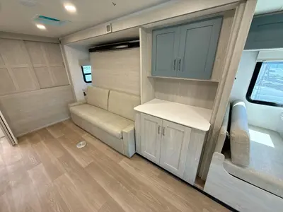 2027 Winnebago Suncruiser photo 16