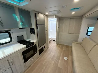 2027 Winnebago Suncruiser photo 14