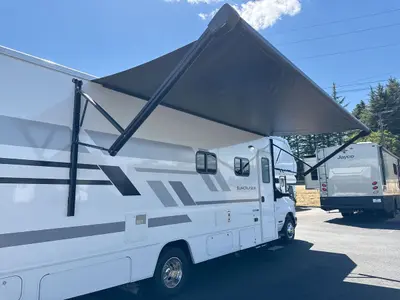 2027 Winnebago Suncruiser photo 21