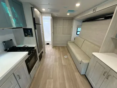 2027 Winnebago Suncruiser photo 15