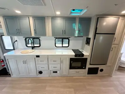 2027 Winnebago Suncruiser photo 37