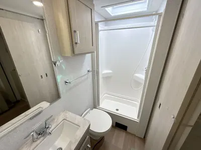 2027 Winnebago Suncruiser photo 40
