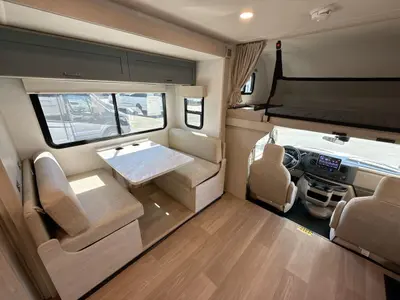 2027 Winnebago Suncruiser photo 18