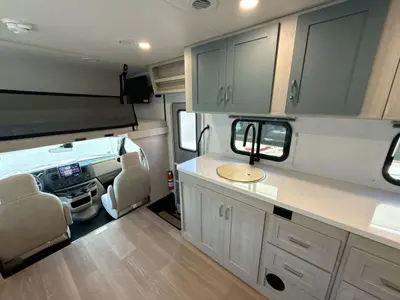 2027 Winnebago Suncruiser photo 12
