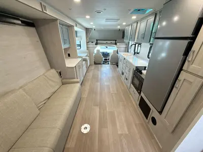 2027 Winnebago Suncruiser photo 49