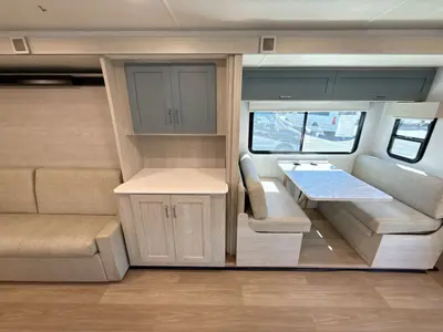 2027 Winnebago Suncruiser photo 17