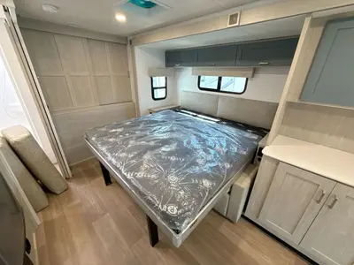 2027 Winnebago Suncruiser photo 42