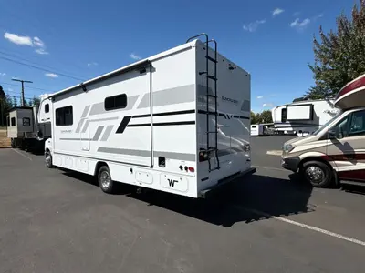 2027 Winnebago Suncruiser photo 7