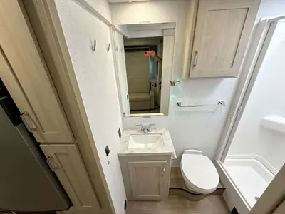 2027 Winnebago Suncruiser photo 39