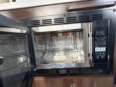 2020 Winnebago Travato photo 32