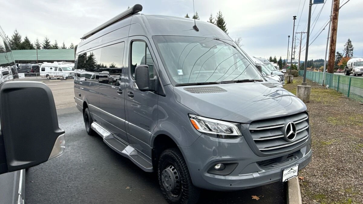 2021 Coachmen Galleria exterior