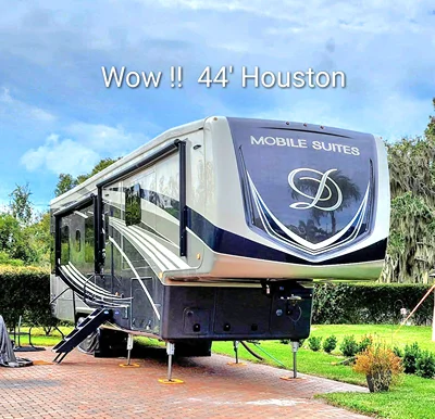 2021 DRV MOBILE SUITES photo 10