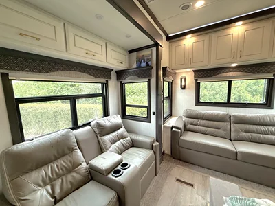 2021 DRV MOBILE SUITES photo 11