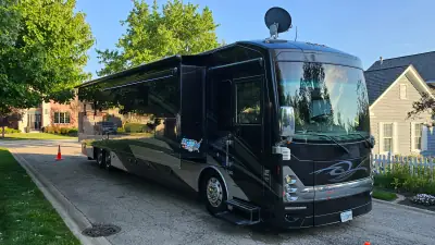 2016 THOR MOTOR COACH TUSCANY photo 2