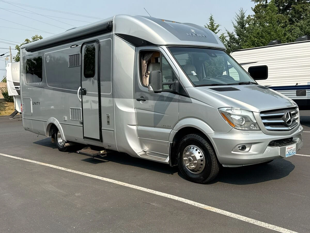 2019 Leisure Travel Unity exterior