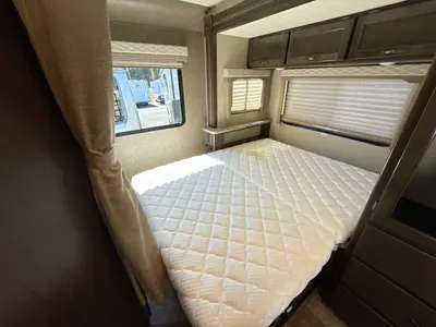 2019 Thor Motor Coach Freedom Elite photo 32