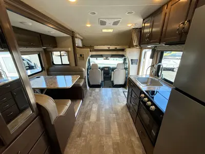2019 Thor Motor Coach Freedom Elite photo 38