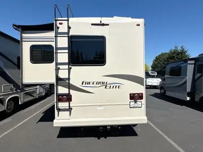2019 Thor Motor Coach Freedom Elite photo 8