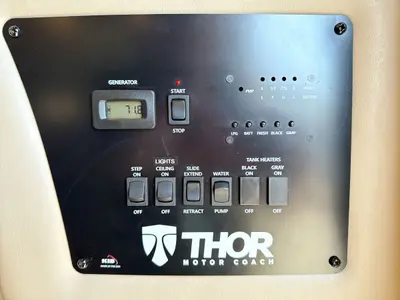 2019 Thor Motor Coach Freedom Elite photo 22