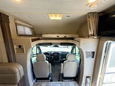 2019 Thor Motor Coach Freedom Elite photo 35