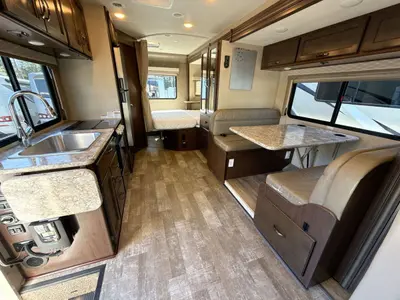 2019 Thor Motor Coach Freedom Elite photo 37