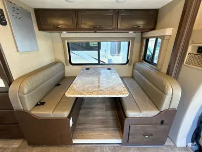 2019 Thor Motor Coach Freedom Elite photo 34