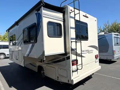 2019 Thor Motor Coach Freedom Elite photo 7