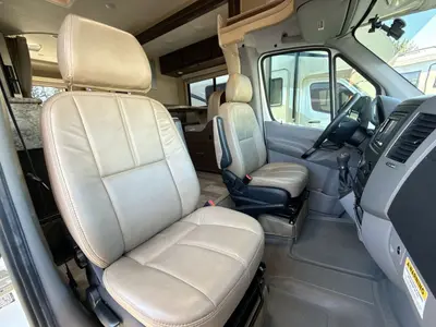 2019 Thor Motor Coach Freedom Elite photo 39