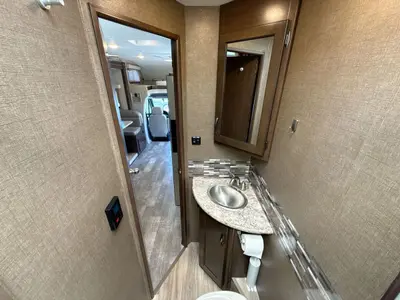 2019 Thor Motor Coach Freedom Elite photo 30