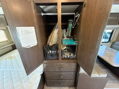 2019 Thor Motor Coach Freedom Elite photo 21