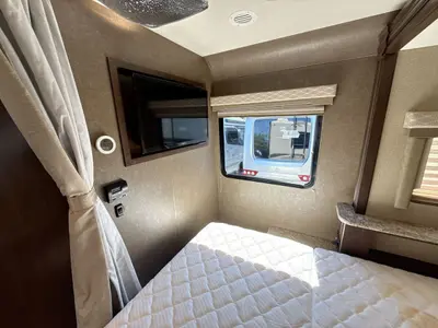 2019 Thor Motor Coach Freedom Elite photo 33