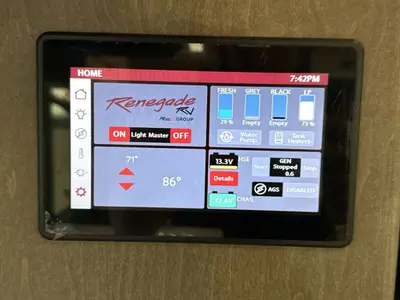 2027 Renegade Villagio photo 32