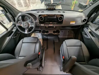 2027 Storyteller Overland Darkmode photo 19
